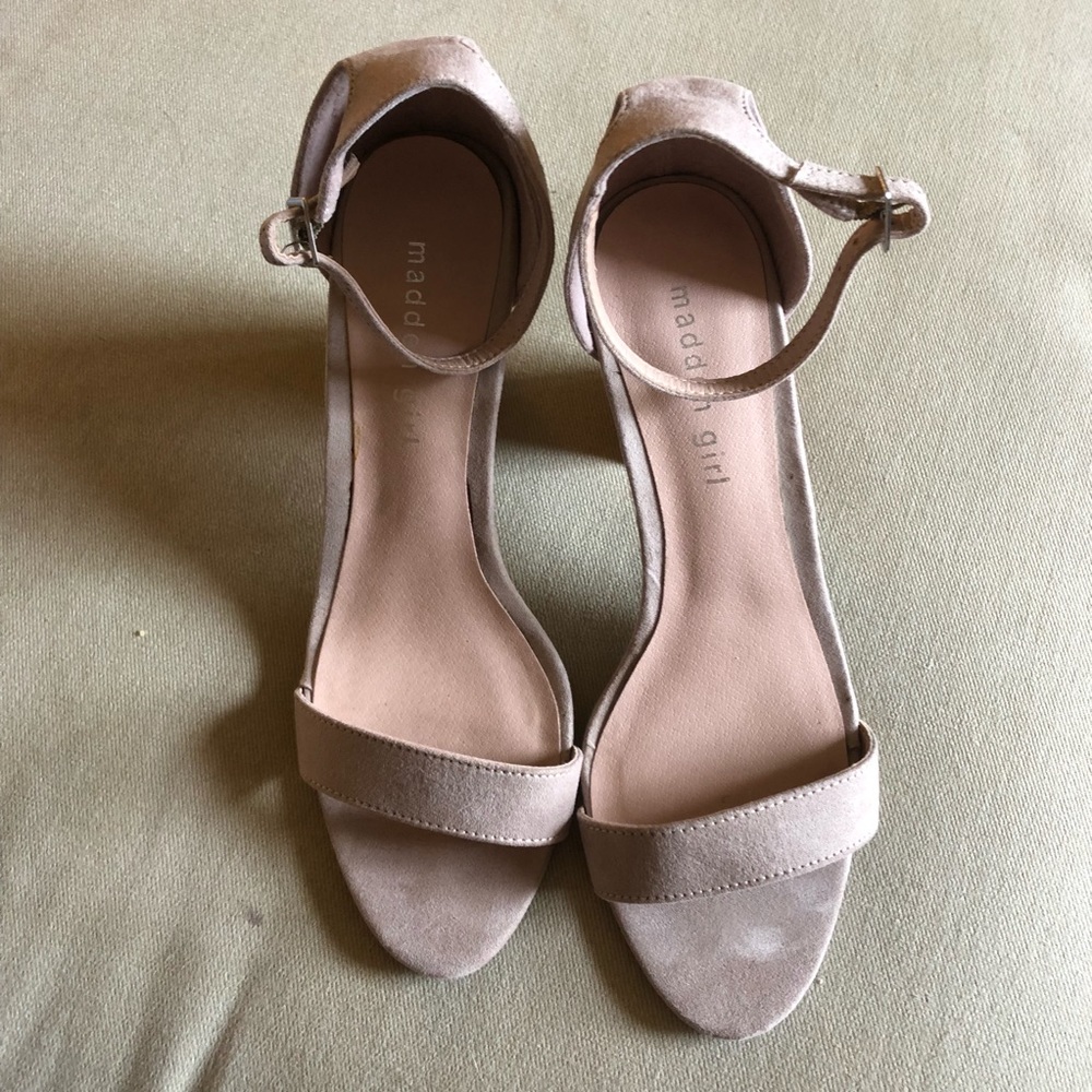 🏔 Nude ankle strap block heel